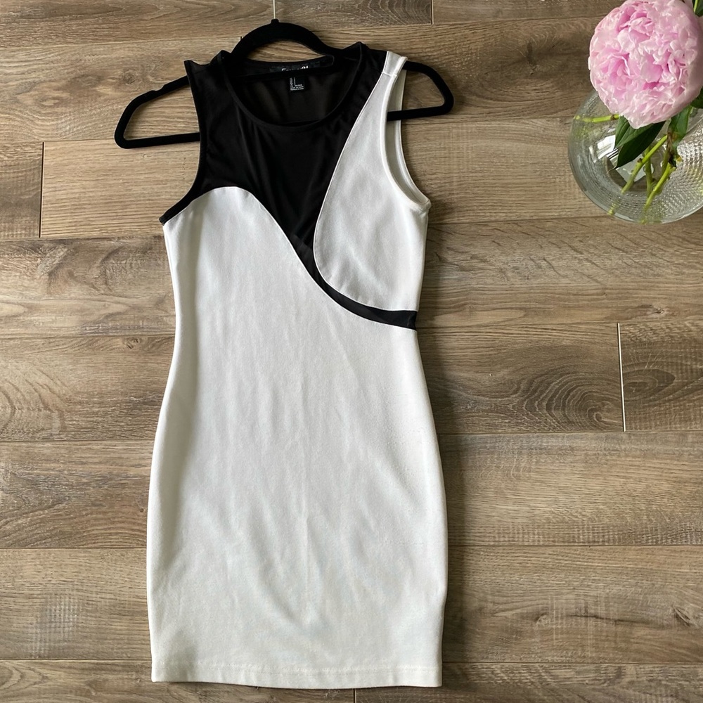 Forever 21 small white black dress